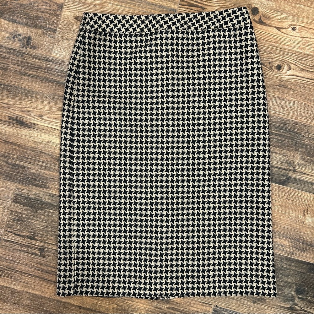 PURE Collection Wool Pencil Skirt - Size 4 (US)